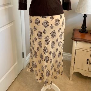 Women’s The Limited sz 8 silk cream/tan with dark brown design